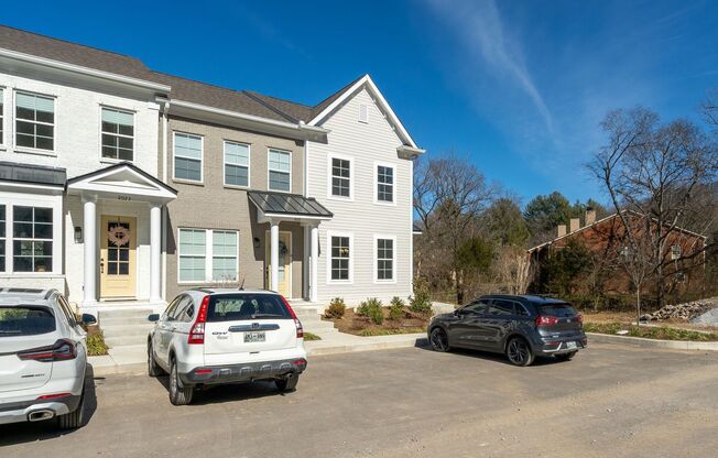 Smoking HOT 2BE/2.5BA townhouse in the great Belle Meade Ridge!