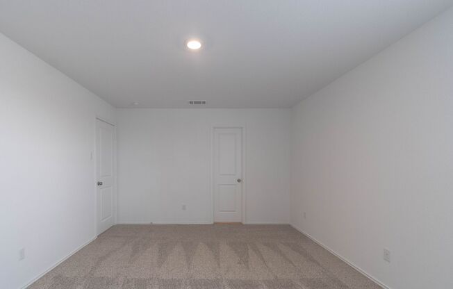 4 beds, 2.5 baths, $1,700
