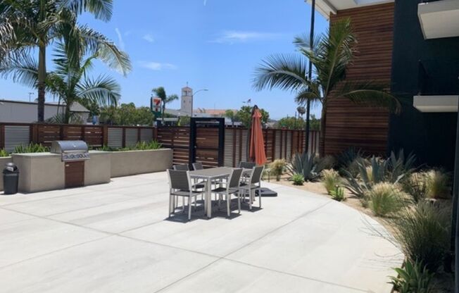 2 beds, 1 bath, $2,445, Unit 4720-101