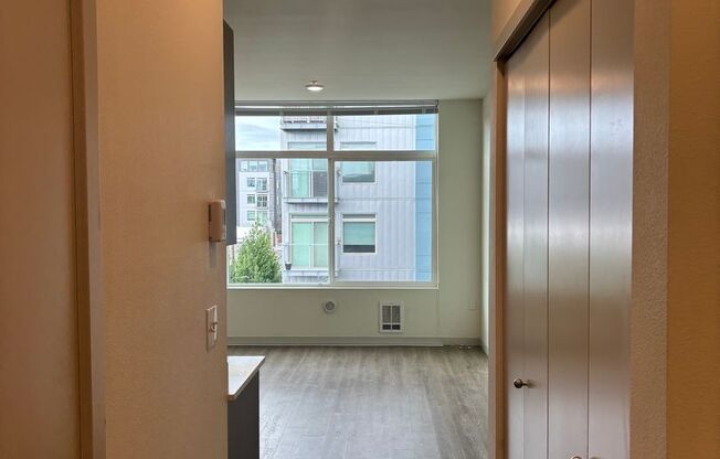 Studio, 1 bath, 306 sqft, $1,295, Unit 415