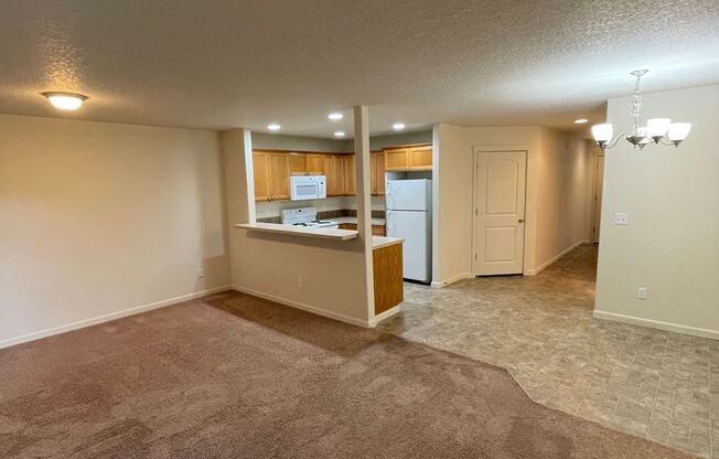 3 beds, 2.5 baths, 1,300 sqft, $1,900, Unit 424