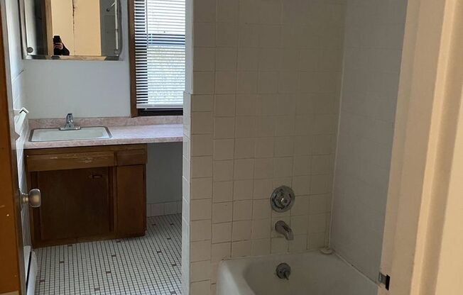 2 beds, 1 bath, 875 sqft, $1,349, Unit 2700h-204