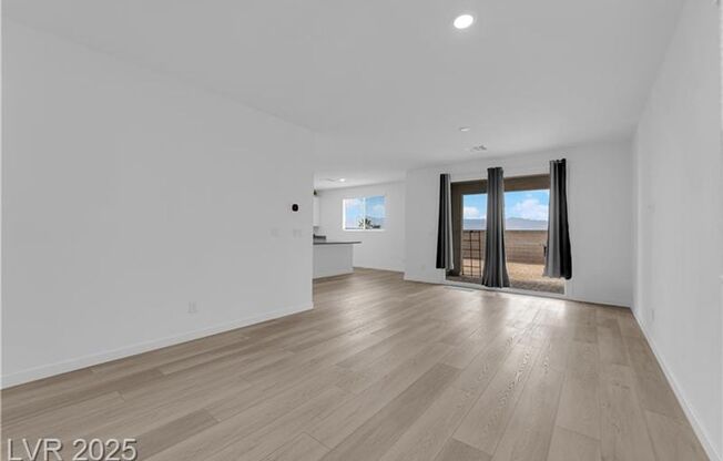 New Construction! Immaculate, 4 bed, 3 bath home in Sunrise Mountain