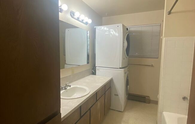 2 beds, 1 bath, 967 sqft, $1,245, Unit #9