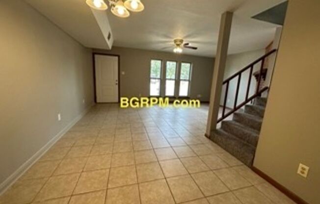 2 beds, 2.5 baths, $950