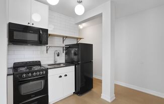 Studio, 1 bath, 225 sqft, $1,395, Unit 408