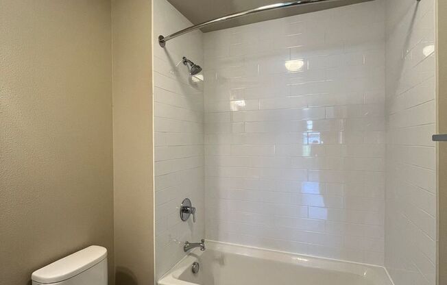 1 bed, 1 bath, $1,595, Unit 16