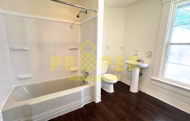 3 beds, 1 bath, $1,100