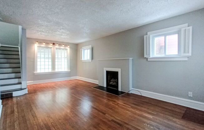 Beautiful Renovated 3 Bedroom, 1.5 Bathroom Colonial in Cleveland Heights, OH!