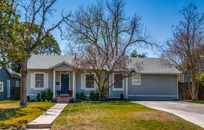 CHARMING 3-BEDROOM HOME IN ALAMO HEIGHTS