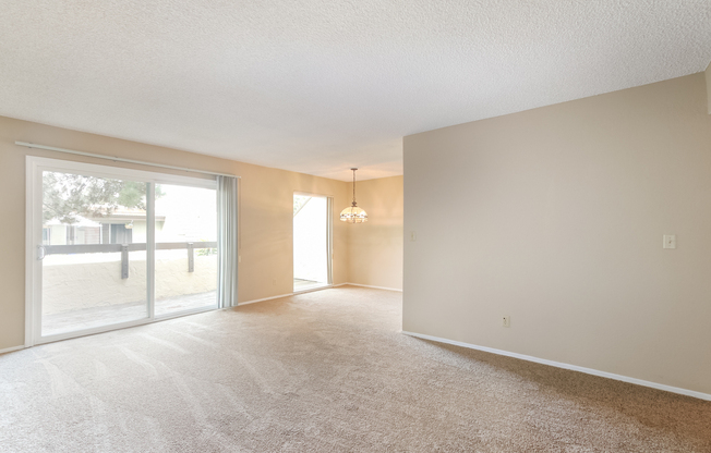 LOVELY AND SPACIOUS 2BR 2BA CONDO!!!