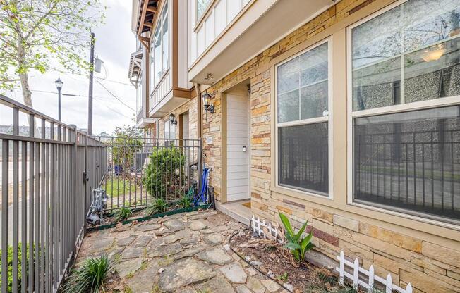 1818 DENNIS ST