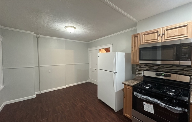 3 beds, 1 bath, 2,448 sqft, $3,450, Unit 2