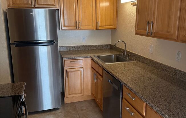 Beautiful 3 Bed/2 Bath Condo with 2 Parking Spots - Great Commuter Location