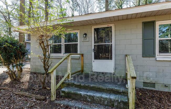 717 WOODLAND RD