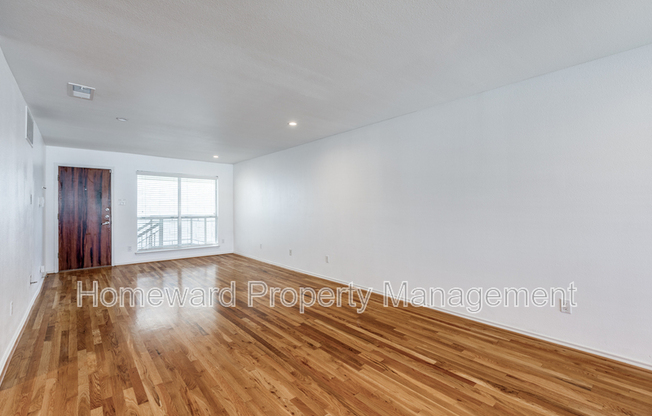 4616 W Lovers Lane