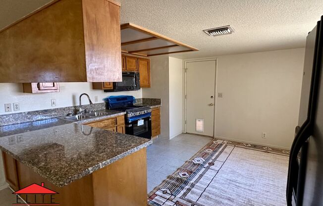 2 beds, 1 bath, 800 sqft, $955, Unit #C