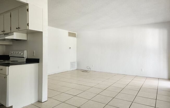 2 Bedroom 1 Bath Apartment Home ** SPECIAL **
