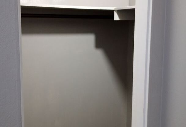 1 bed, 1 Bath, Great Location off Joliet and 17th walk to elementary school, across from park and 1 block to shopping.