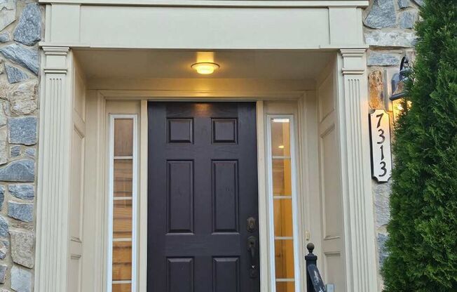 Gorgeous 4-Bed 3.5-Bath Townhouse next to Ft Meade