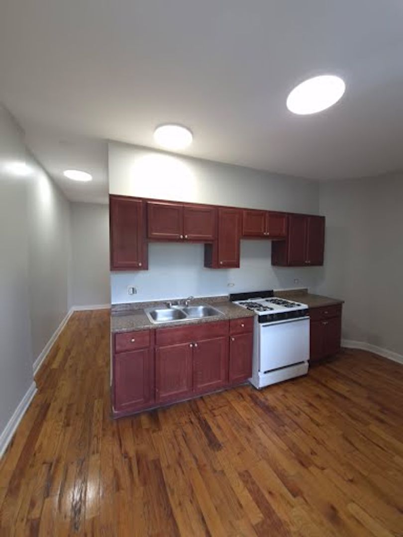 4157 W Adams