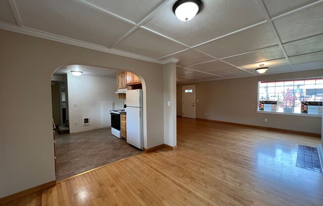 2 beds, 1 bath, $1,595, Unit Unit C-20