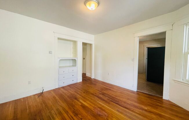 3 beds, 1 bath, $1,525, Unit 101 Bristol Street-2