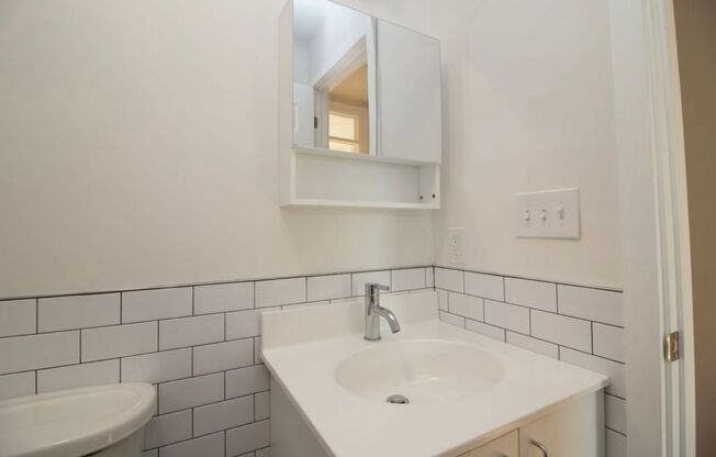 1 bed, 1 bath, 4 sqft, $1,450, Unit 3F