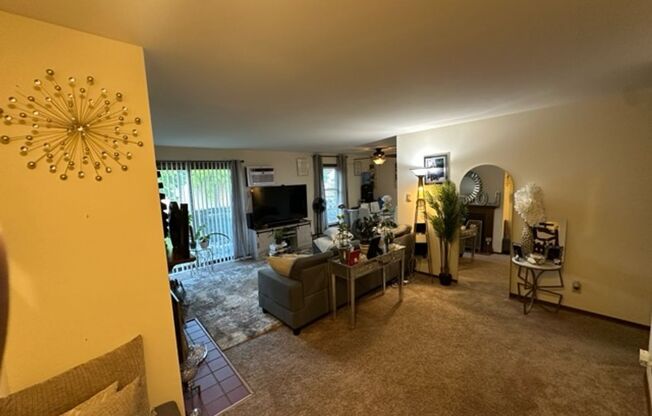 2 beds, 1 bath, 950 sqft, $1,695, Unit 477HB