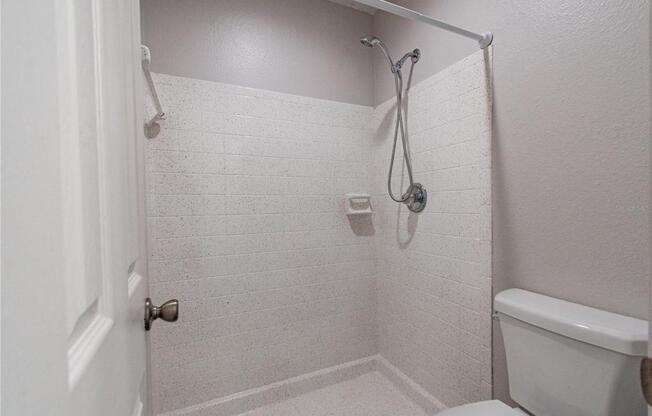 2 beds, 2 baths, 864 sqft, $1,400