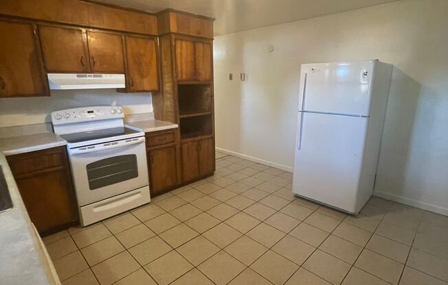 2 beds, 1 bath, 903 sqft, $1,140, Unit H-6