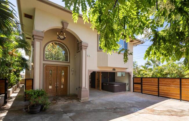841 20 AVE