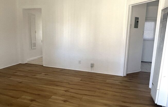 Victoria Ave 8454