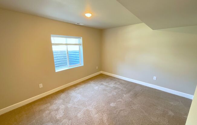 3 beds, 2.5 baths, $2,550