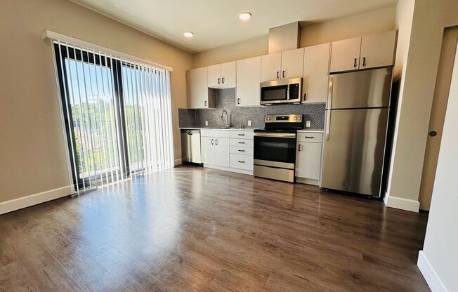 Studio, 1 bath, 346 sqft, $1,425, Unit 417-302