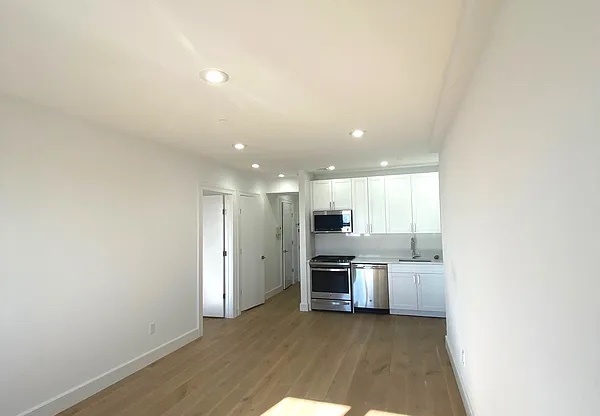 1 bed, 1 bath, 15,500 sqft, $2,950, Unit 2C