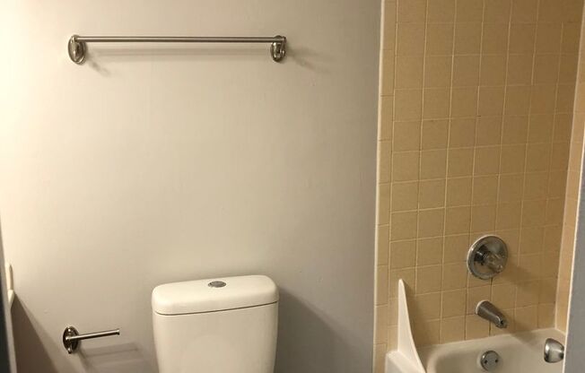 2 beds, 2 baths, 1,042 sqft, $1,249, Unit 5716D