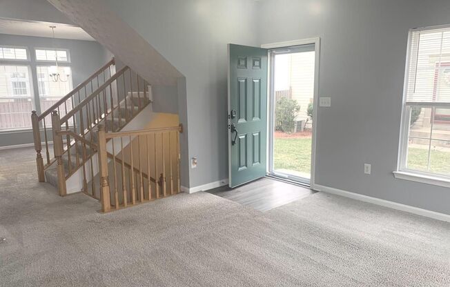 Beautiful 3bd 2/2bth duplex with attached garage.