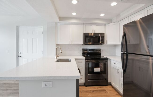ONE BEDROOM ONE BATHROOM! WATERFRONT COMMUNITY! WITH W/D!!
