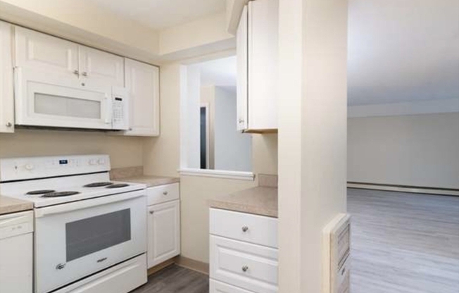 2 beds, 1 bath, 1,000 sqft, $2,600, Unit 2M