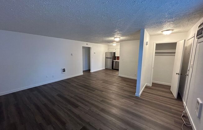 2 beds, 1 bath, $1,095, Unit Unit 2