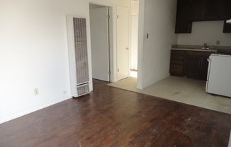 1 bed, 1 bath, 660 sqft, $895, Unit 821 W. Goshen Ave