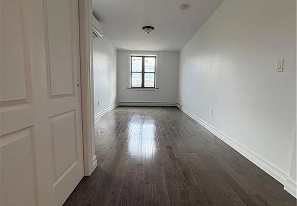 8323 13 AVE