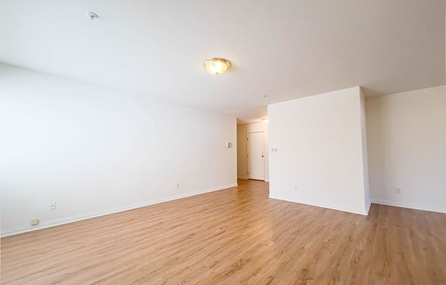 553 E Angeleno Ave