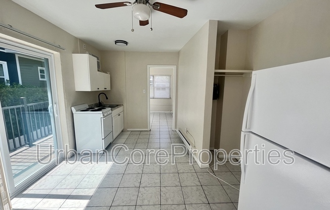 1023 LOCUST ST NE