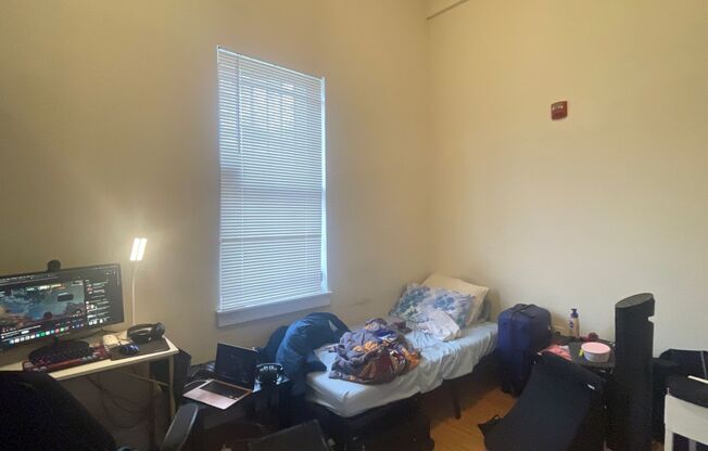 2 beds, 2 baths, $1,450, Unit Unit 02