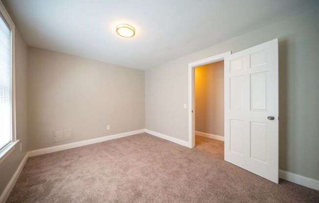 3 beds, 1 bath, $1,495, Unit 701