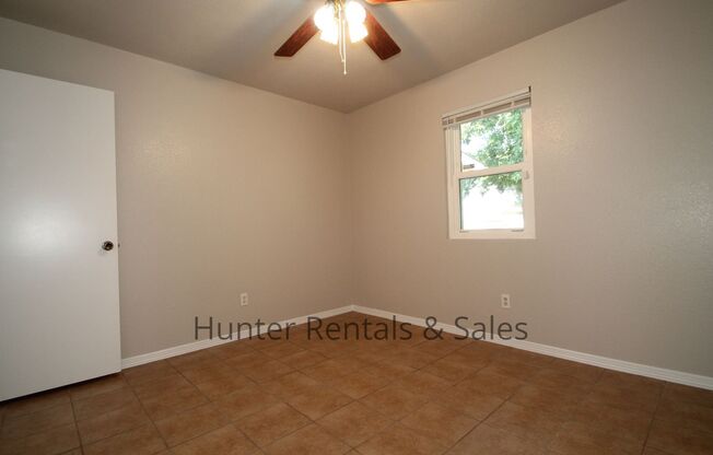 4 beds, 2 baths, $1,250