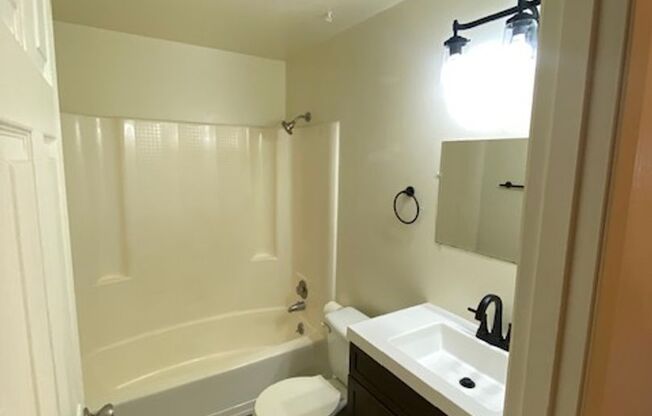 2 beds, 2 baths, $1,495, Unit UNIT 19