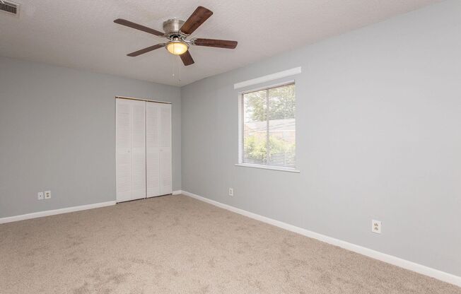 3 beds, 2.5 baths, 1,322 sqft, $950